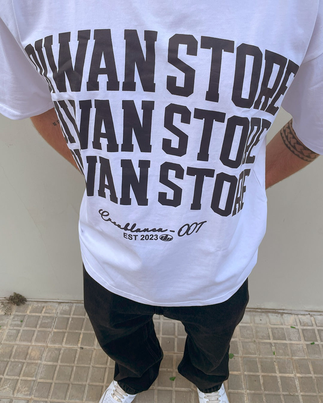Caption tee white